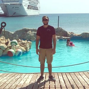 Meet your Posher, Brady